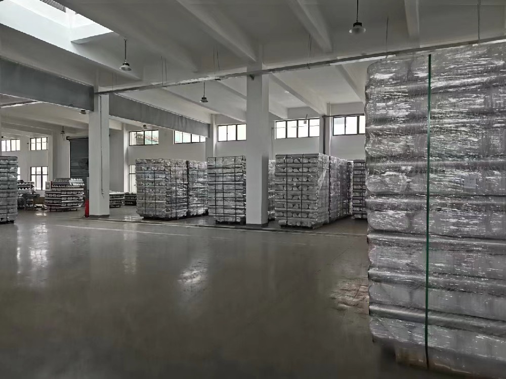 清仓特惠！2 米 304 不锈钢猪槽：降本增效，助力养殖升级